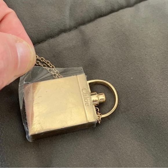 Vintage CHLOE Perfume Bottle Necklace on Gold Tone Chain - Picture 5 of 6